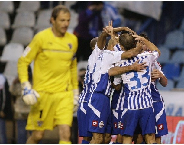 deportivo-corunas-players-celebrate-their-goal-against-malaga-during-their-spanish-first-division-soccer-match-at-riazor-stadium-in-coruna-2